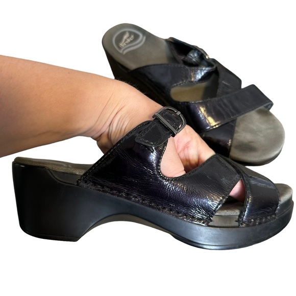 Dansko Sela Clogs 38 US 7.5-8 Patent Leather Strappy Slip On Comfort - Picture 2 of 11